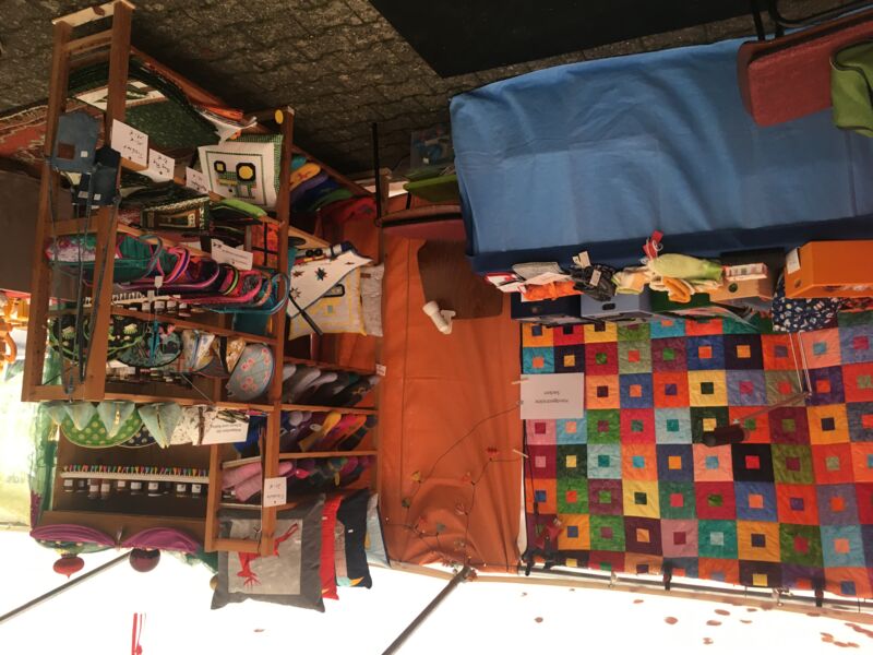 21-wachbacher-hobbykunstlermarkt-durch-raum-und-zeit