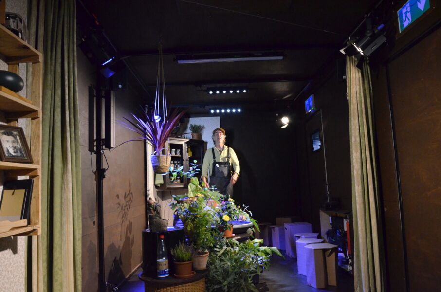 florchen-im-theater-lkw