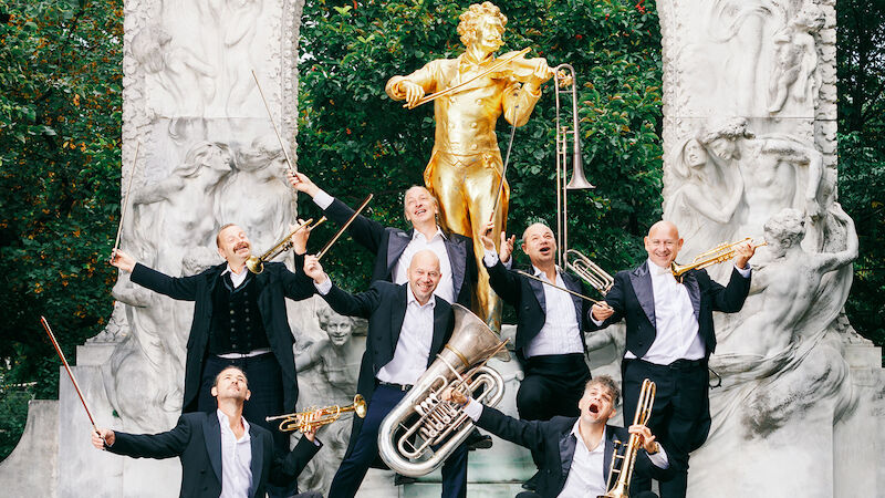 mnozil-brass-strau-ein-tanzchen-zwischen-den-stuhlen