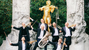 Mnozil Brass - Strau$$  Ein Tänzchen zwischen den Stühlen