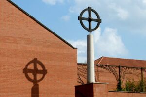 Konzert auf der Kirchentreppe mit dem Ökumenischen Frauenchor Sing mit