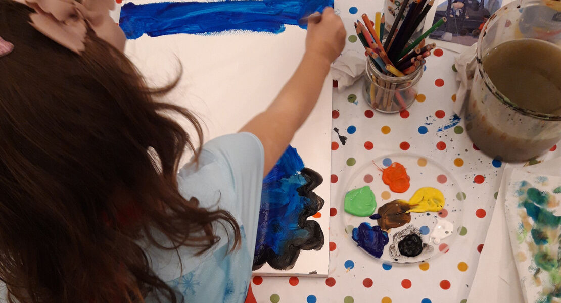 kinderatelier-farben-entdecken-kreativ-sein-freude-haben
