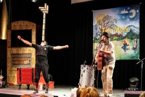 Tim Mohr fürs Kinder ohr & Eichi und der Spaßkoffer