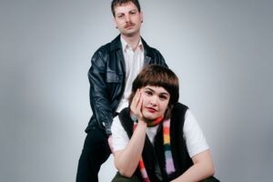 FLIEDER: Songs als fein gezeichnete Geschichten