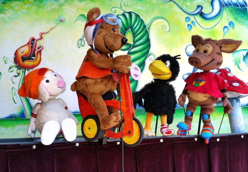 figurentheater-der-kleine-rabe-socke