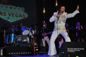 Rio the Voice of Elvis - Viva Las Vegas - Elvis the Show mit Big Band & Chor