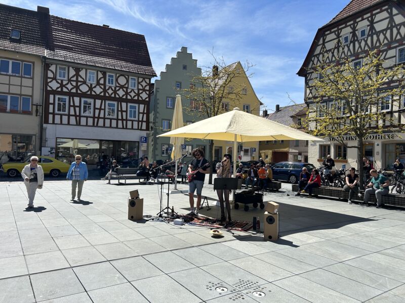 strassenmusik-am-mellrichstadter-marktplatz