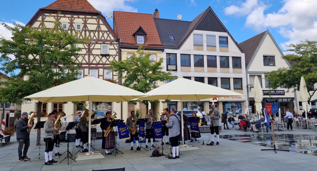 standkonzert-mit-den-frickenhauser-musikanten