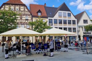 Standkonzert mit den Frickenhäuser Musikanten