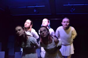 Was das Nashorn sah, als es auf die andere Seite des Zauns schaute