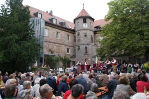 Fränkisches Sänger- und Musikantentreffen im Schlosshof Schwanberg