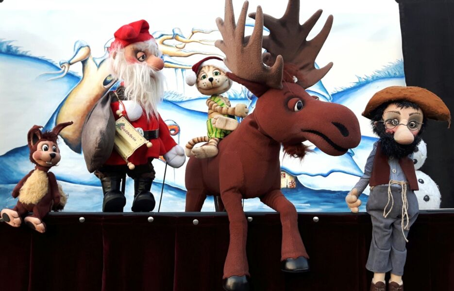 figurentheater-pettersson-und-findus-pettersson-bekommt-weihnachtsbesuch