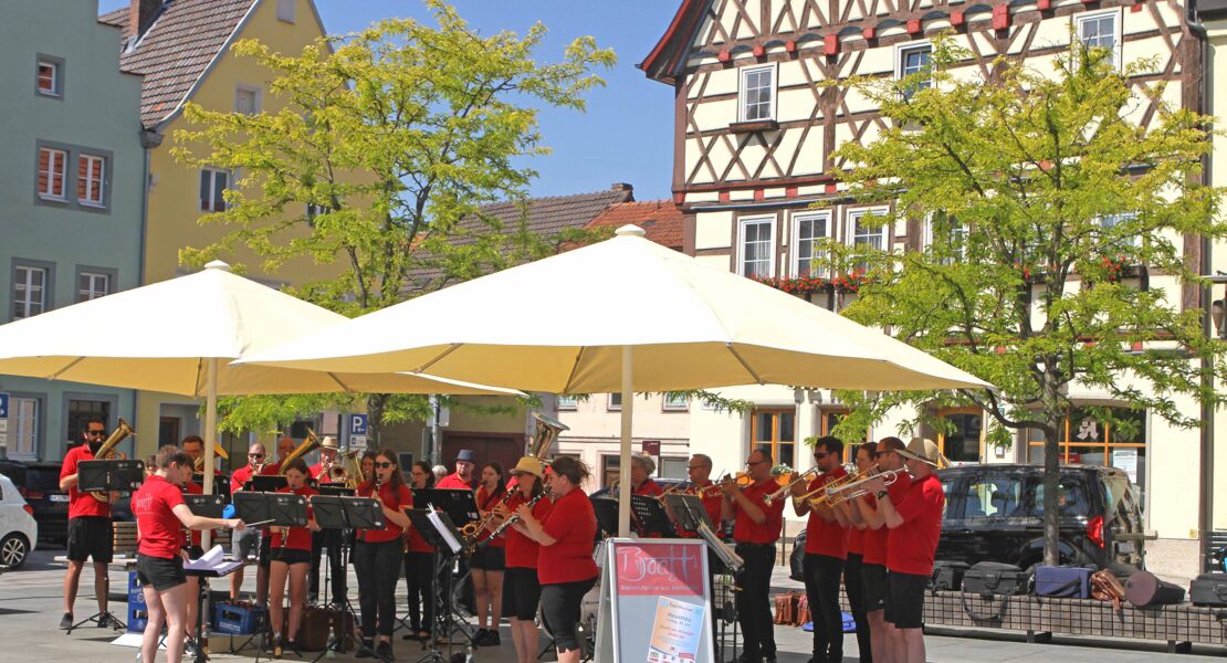 standkonzert-mit-dem-musikverein-heustreu