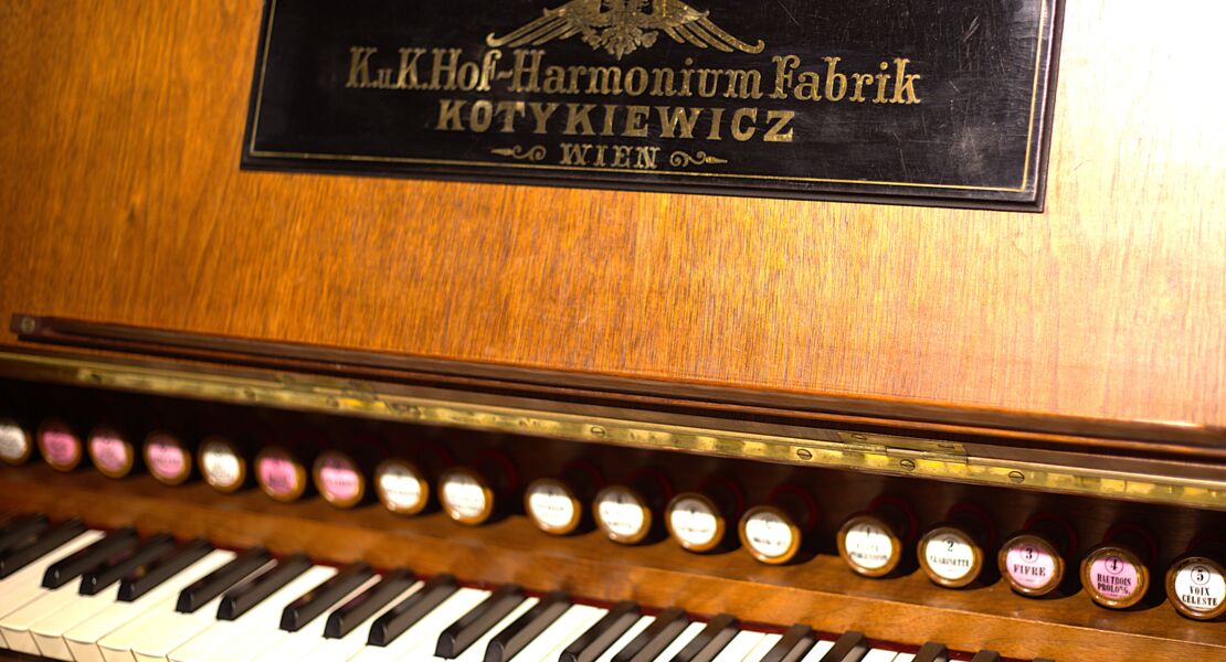 harmonium-tag