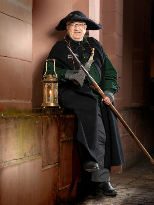 kostumfuhrung-mit-dem-nachtwachter-unterwegs