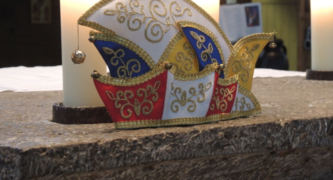 die-kanzel-wird-zur-butt-faschingstreiben-in-der-stadtkirche-schweinfurt