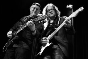 Claptonmania Unplugged (a tribute to Eric Clapton)