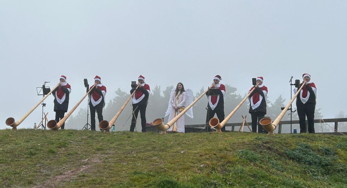 alphorn-standchen-beim-grillfest-am-bergsee