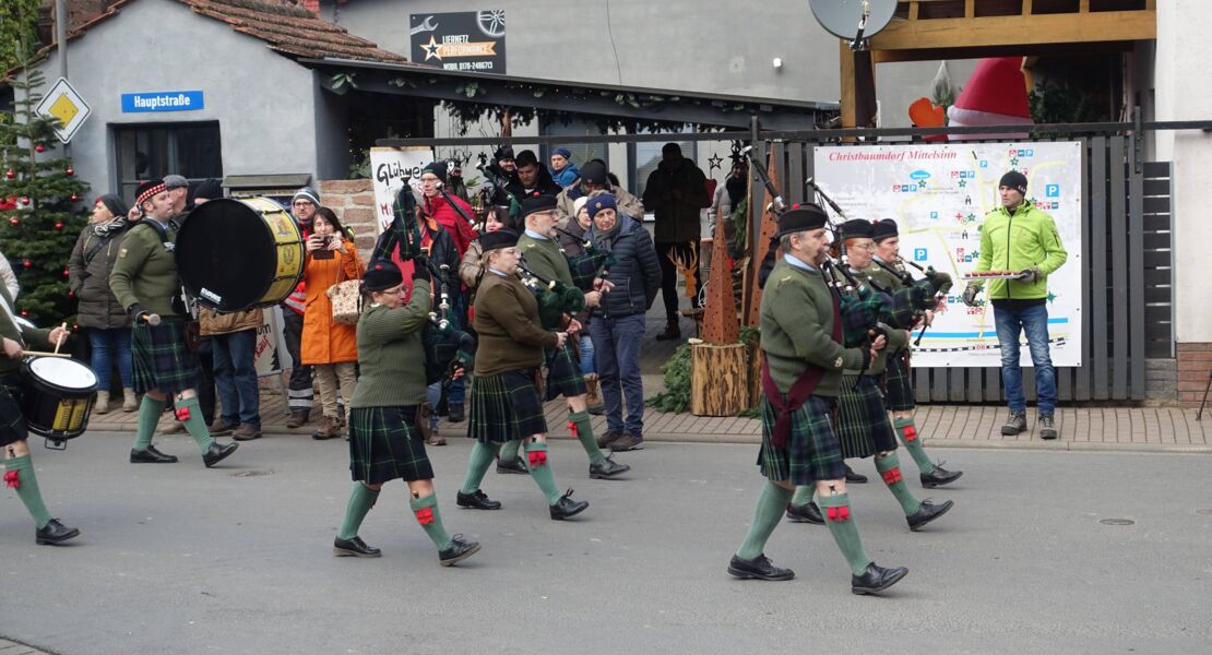 uber-100-stande-bei-den-adventsmarkttagen-im-christbaumdorf-mittelsinn