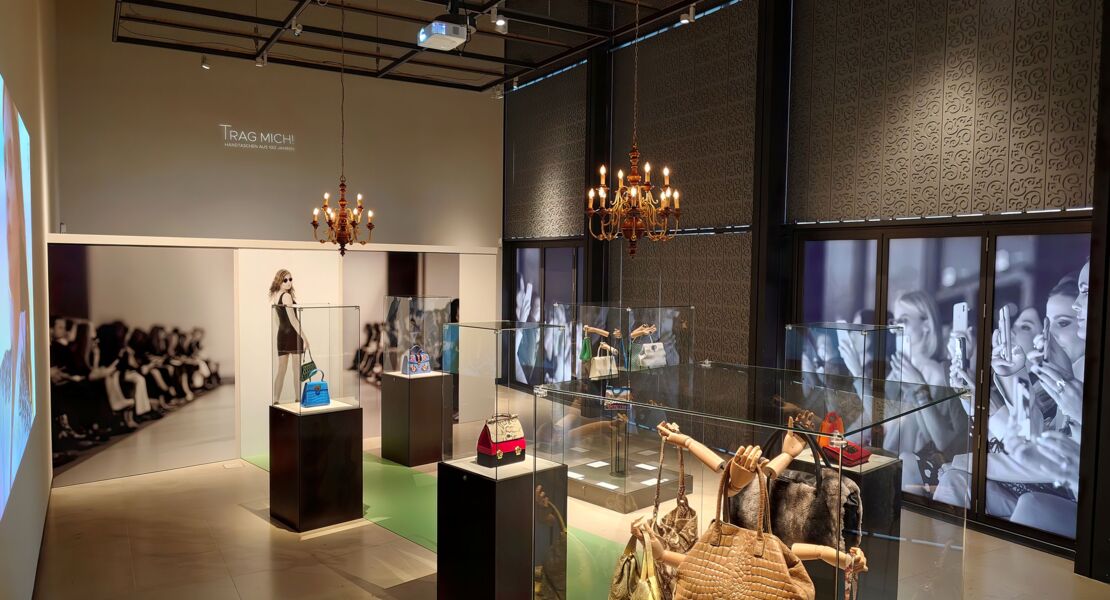 sonderausstellung-trag-mich-handtaschen-aus-100-jahren